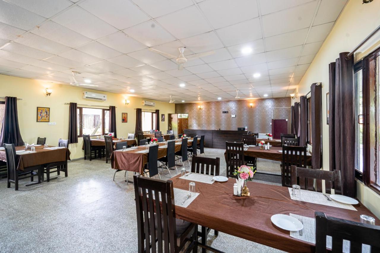 Narmada Hills Resort Godarpura Екстериор снимка